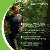 NaturesPlus tabletas masticables wild berry mostrando textura y tamaño cómodo