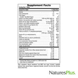 NaturesPlus persona masticando tableta destacando conveniencia diaria