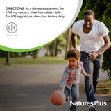 NaturesPlus comparación en mano para mostrar tamaño y facilidad de ingestión