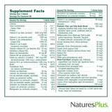 NaturesPlus tableta en mano para comparar tamaño y conveniencia