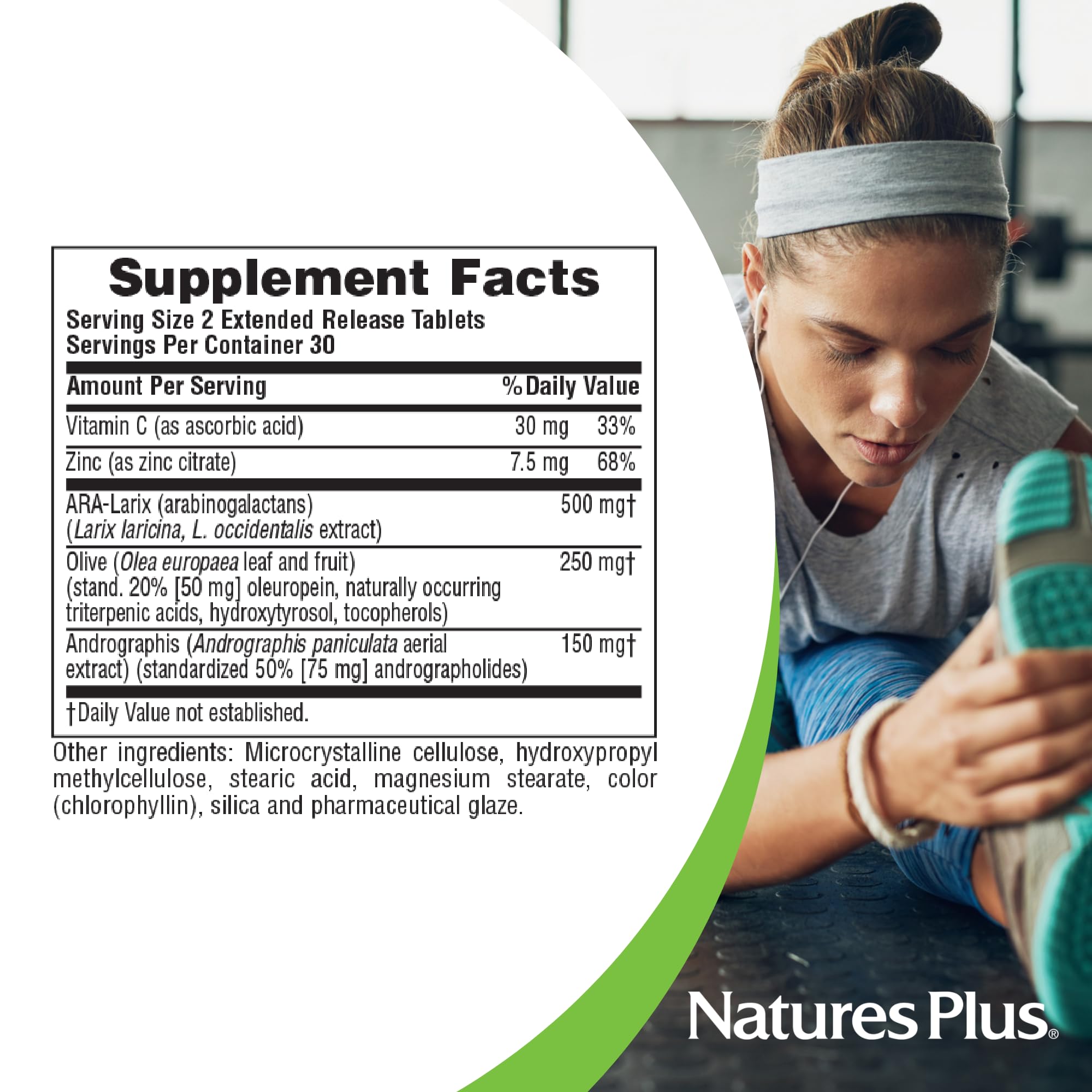 NaturesPlus mano sosteniendo tabletas Tri-Immune para dosificación