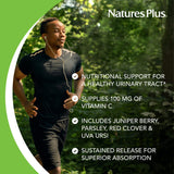 NaturesPlus tableta en mano para comparar tamaño y facilidad de uso