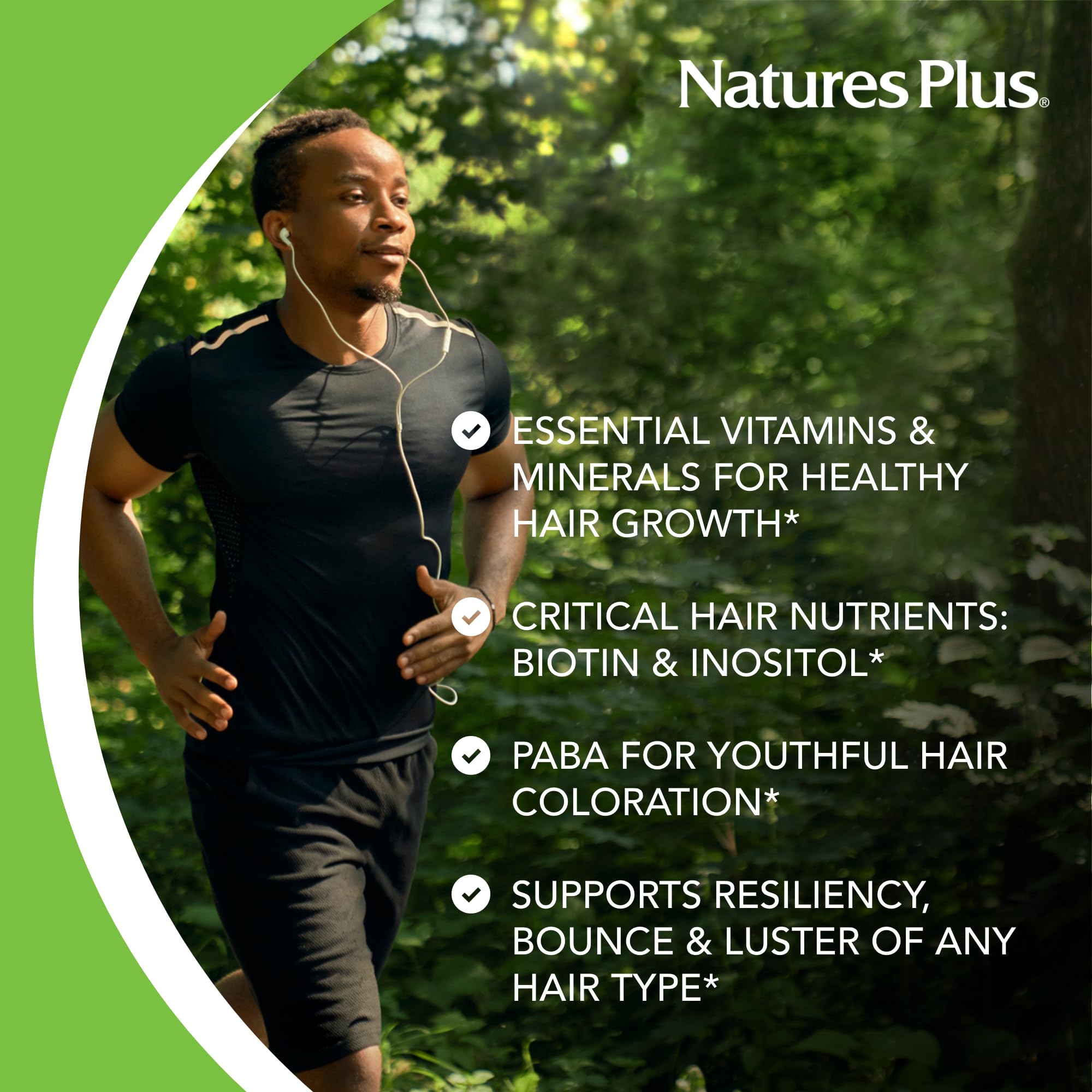 NaturesPlus comprimido en mano para comparar tamaño y facilidad de ingestión