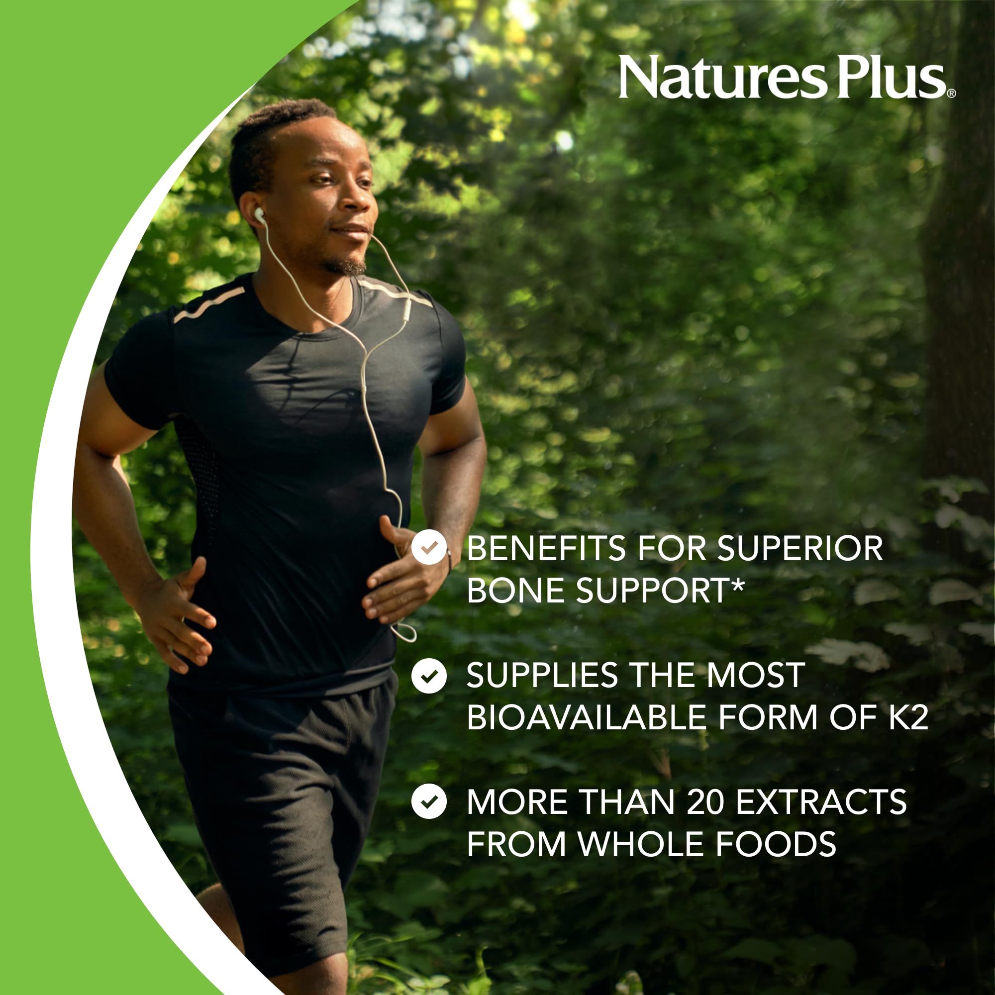 NaturesPlus cápsula en mano para comparar tamaño y facilitar la dosificación