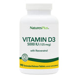 NaturesPlus botella frontal mostrando suplemento D3 y beneficios diarios