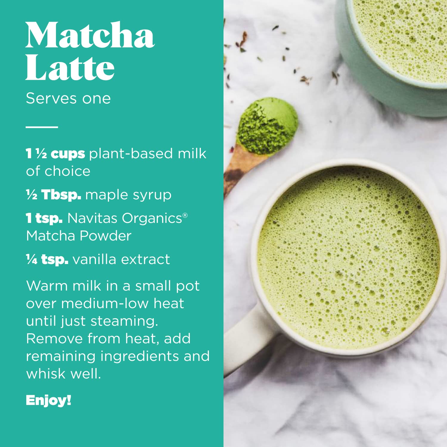 Navitas Organics matcha mezclado en batido verde nutritivo, color intenso