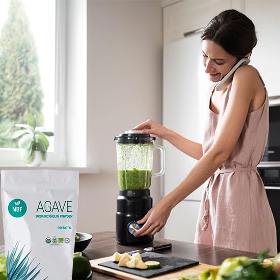 NBF NATURA BIO FOODS bol con polvo y hojas enfatiza origen vegetal