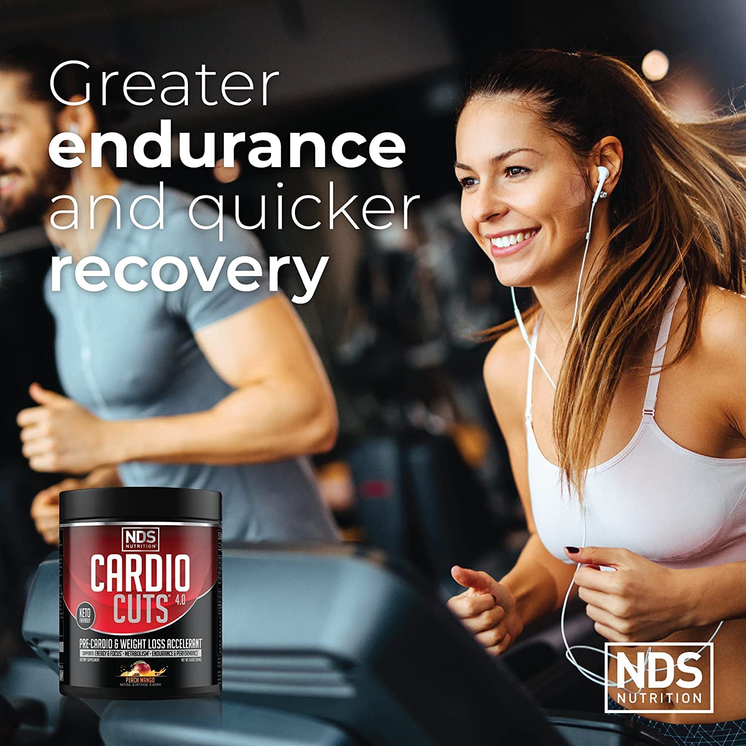 Usuario preparando Cardio Cuts 4.0 de NDS Nutrition en gimnasio para mejorar rendimiento