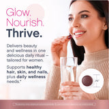 NeoCell mujer disfrutando gomitas berry, rutina de belleza portátil