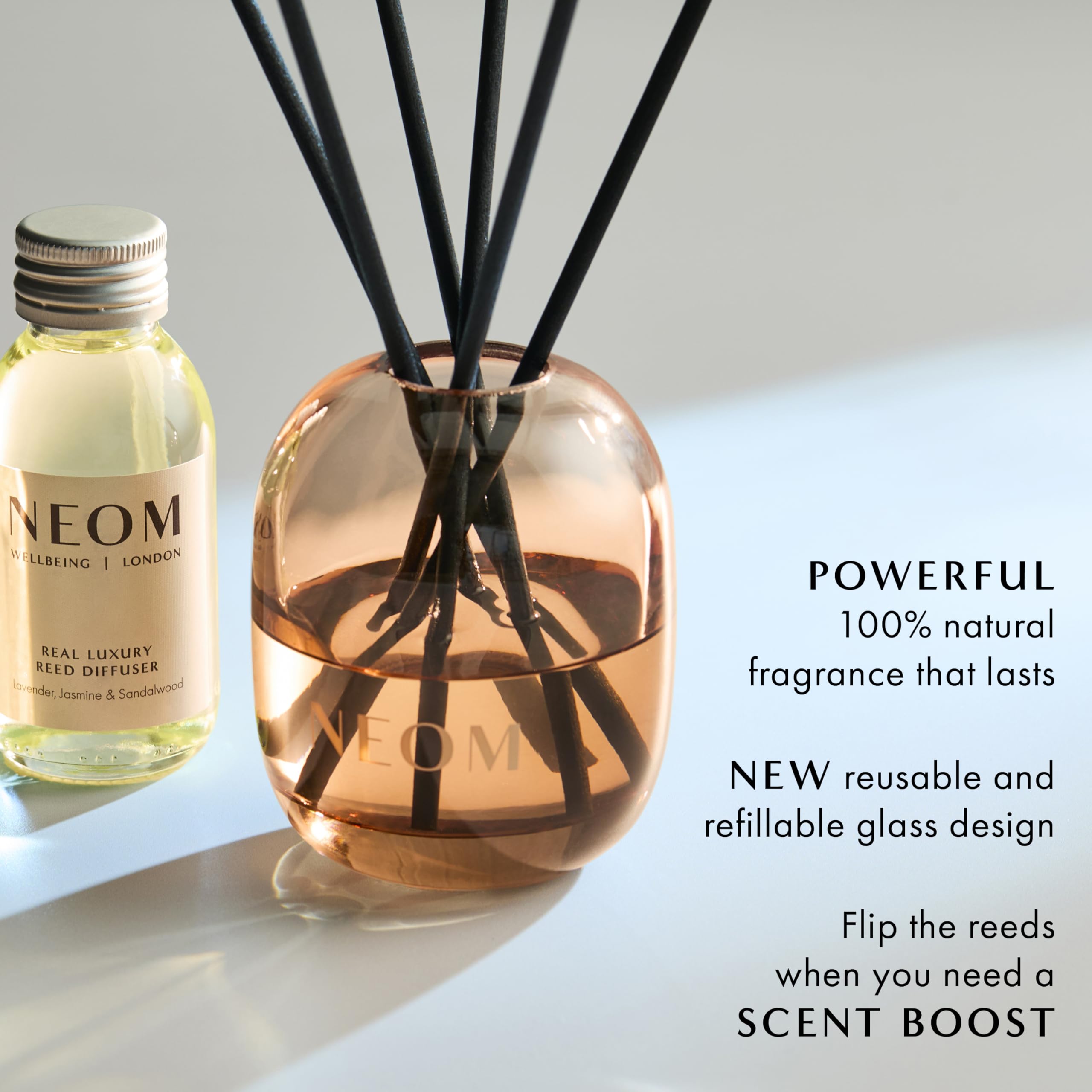 NEOM gotas de fragancia para mostrar textura natural y calidad de aceites