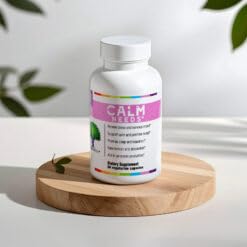 Neuro Needs CalmNeeds persona tomando cápsula para apoyo diario