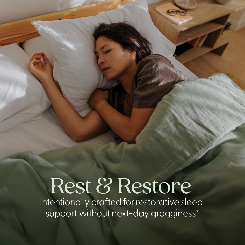 New Chapter tabletas en mano para mostrar dosificación y facilidad de uso