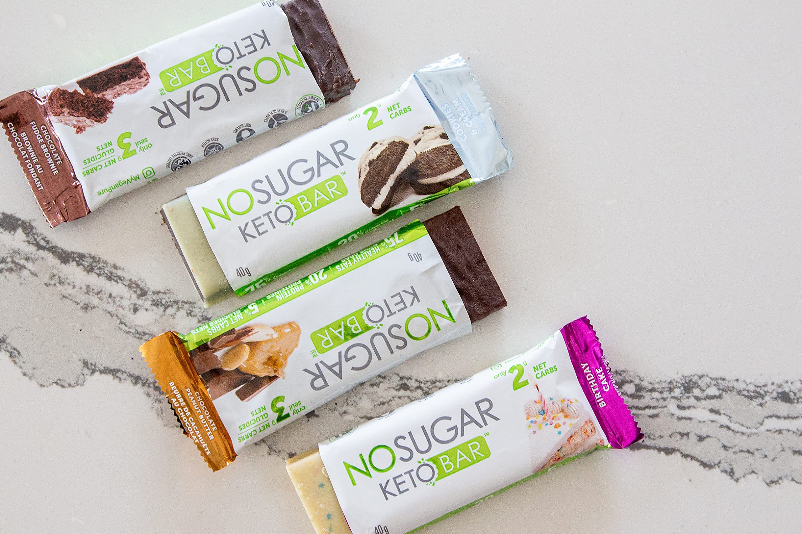 No Sugar Company snack guardado en mochila de viaje, ideal para llevar