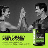 Nobi Nutrition cápsula en mano para comparar tamaño y comodidad de consumo