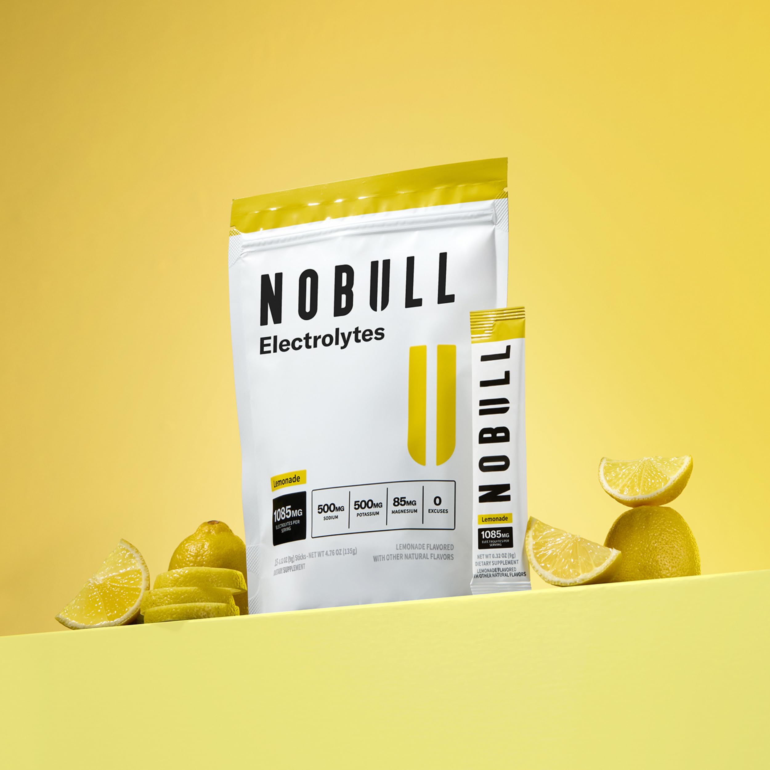 NOBULL uso en gimnasio con botella, rehidratación durante el entrenamiento