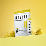 NOBULL uso en gimnasio con botella, rehidratación durante el entrenamiento