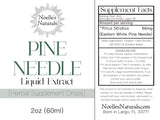 Noelle's Naturals tintura vertida en té ilustrando mezcla cómoda y sabor a pino
