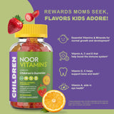 Noor Vitamins gomita en mano para comparar tamaño y dosificación fácil