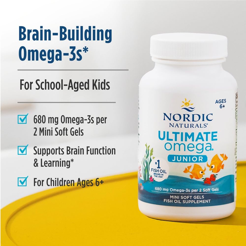 Nordic Naturals cápsulas en mano para comparar tamaño y facilidad