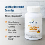 Nordic Naturals gominolas en mano mostrando porción y conveniencia para llevar