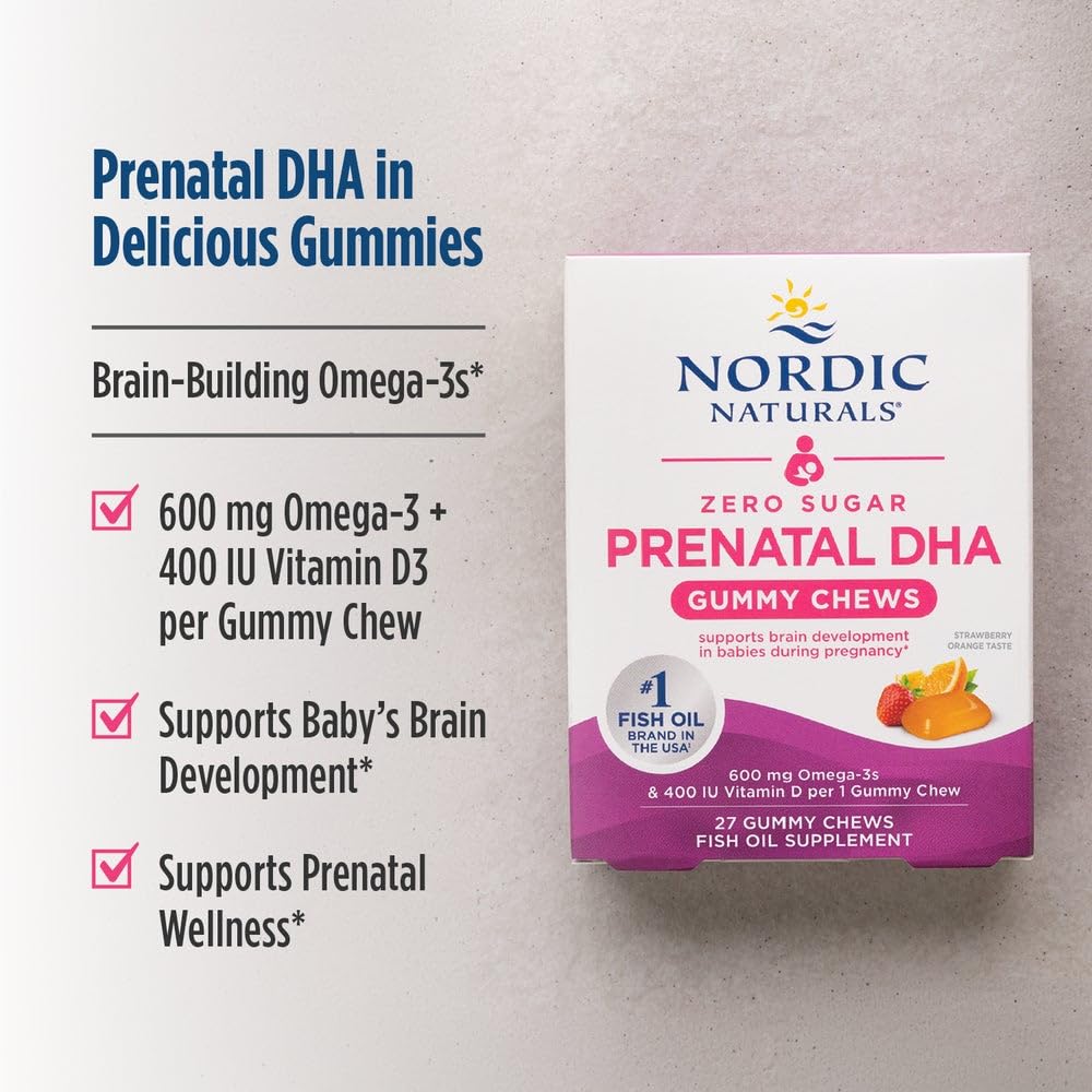 Nordic Naturals gomita en mano para comparar tamaño y facilidad de uso