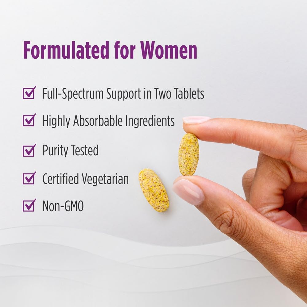 Nordic Naturals mujer tomando la tableta para integrar en su rutina diaria