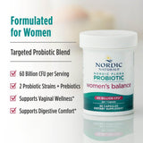Nordic Naturals mujer tomando cápsula que muestra conveniencia diaria