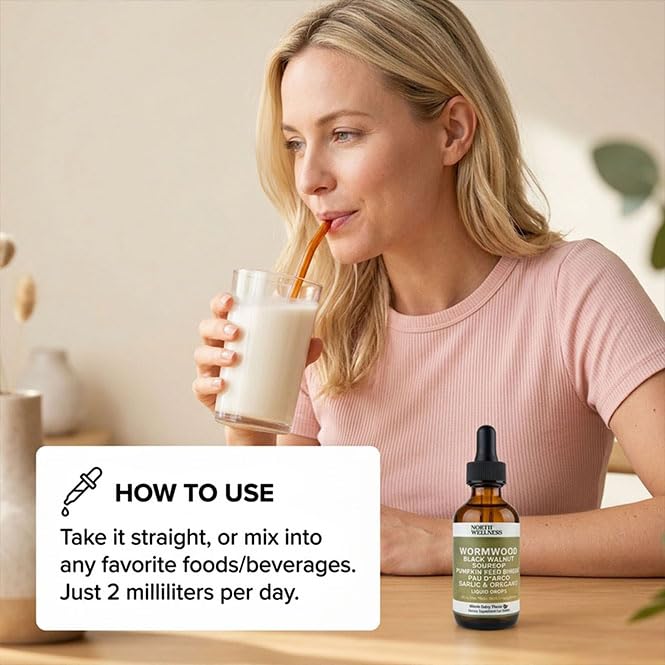North Wellness en ritual matutino con la botella junto a una taza para integración diaria