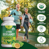 Nourishing Nutrients cápsulas en mano para comparar tamaño y dosificación