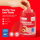 Novomins Nutrition gominolas en mano para comparar tamaño y dosis