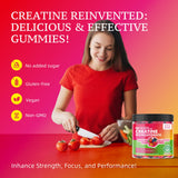 Novomins lifestyle atleta tomando gomita resaltando comodidad y energía