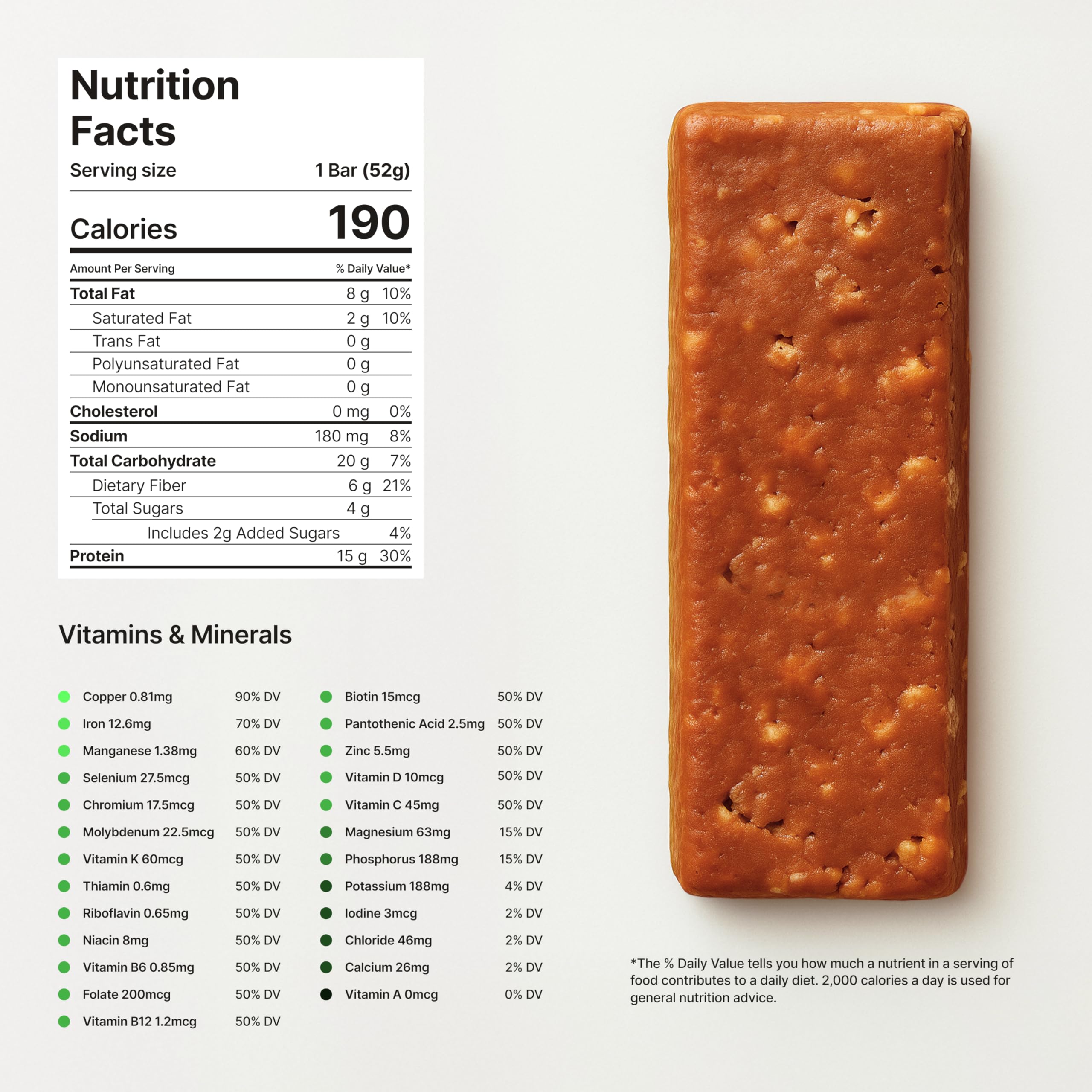 NOVOS consumo en ruta: persona comiendo la barrita como snack saludable
