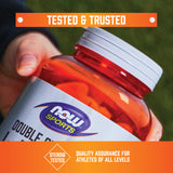 Capsula abierta con polvo interior mostrando la formulación NOW Foods