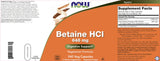 NOW Betaine HCl en uso sobre mesa durante comida para ilustrar toma al inicio de la comida