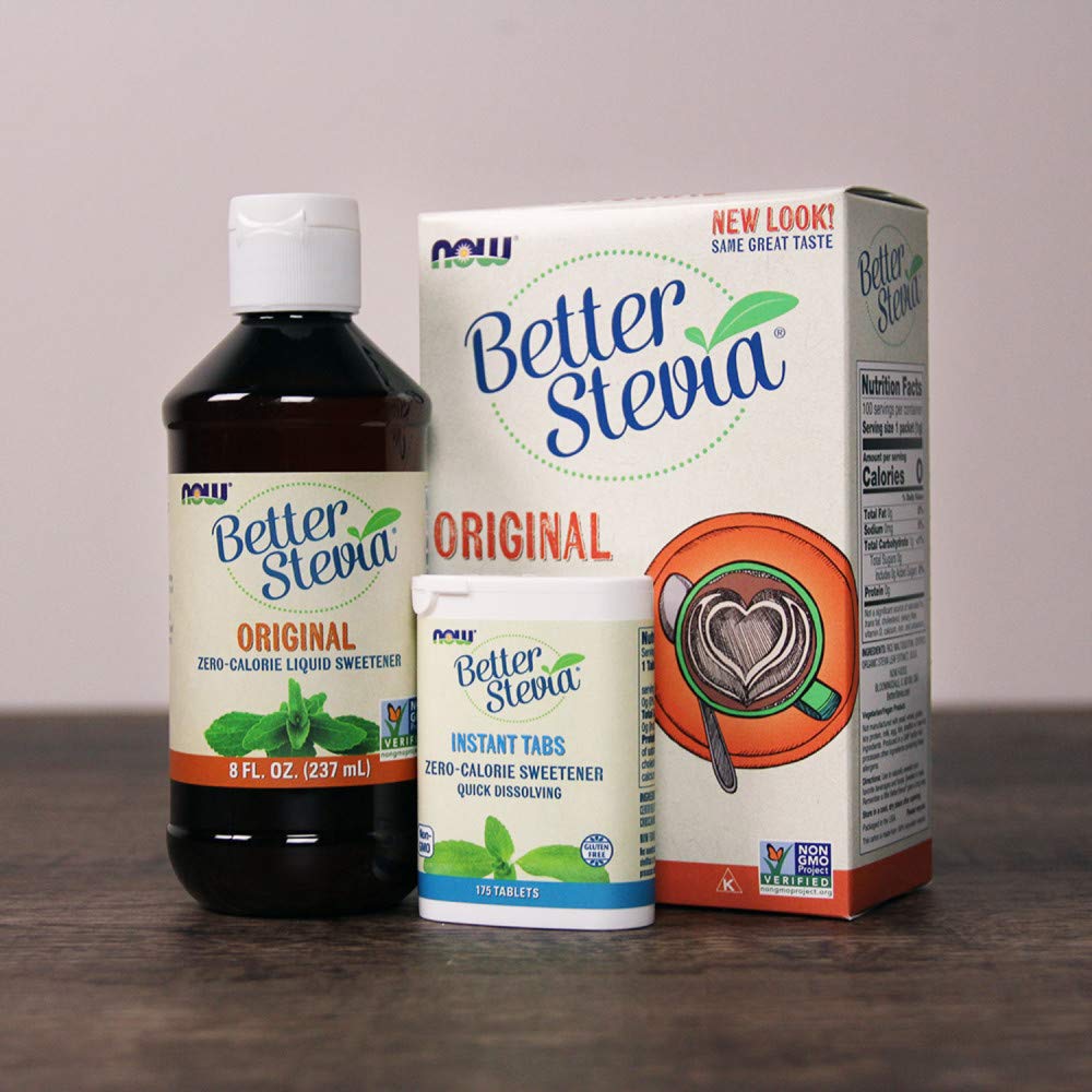 NOW Foods botella junto a objetos cotidianos para mostrar tamaño y conveniencia
