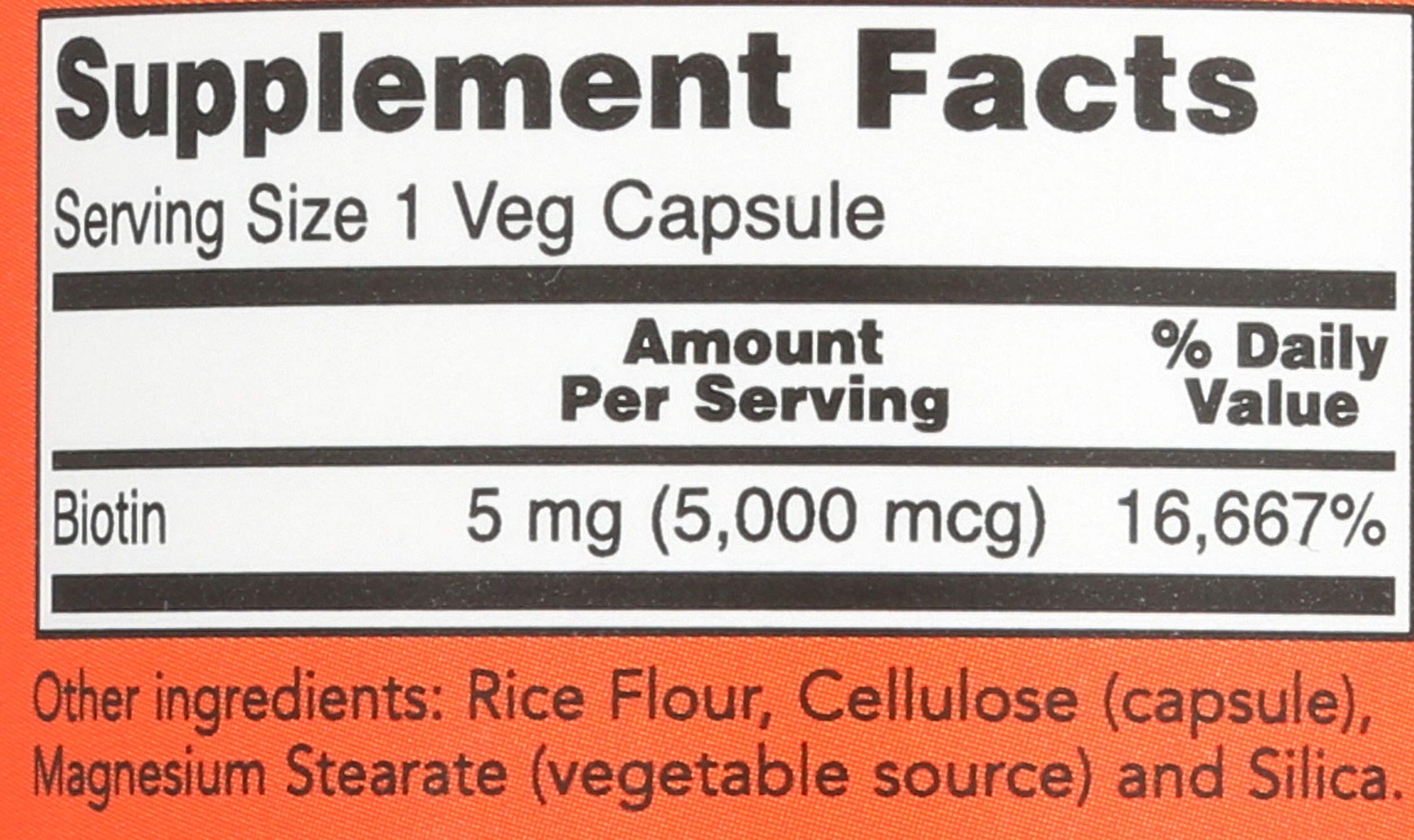 NOW Foods cápsulas vegetales en mano para visualización de tamaño y uso