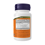 Primer plano de una cápsula vegetal de NOW Foods Clinical GI Probiotic 50+ que destaca textura