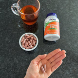 NOW Foods frasco en cocina representando uso diario y conveniencia