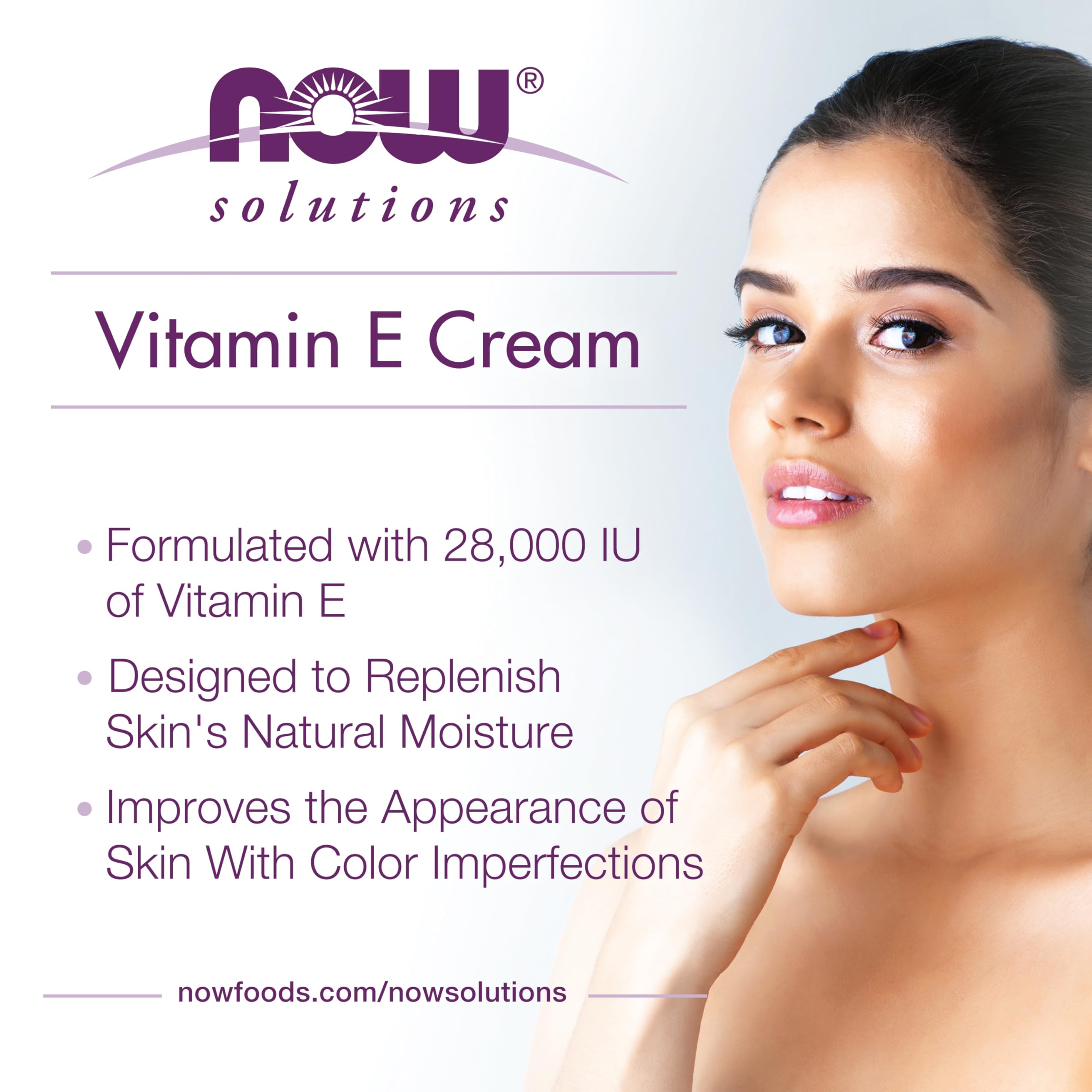 NOW Foods aplicar crema en mano para hidratación intensiva