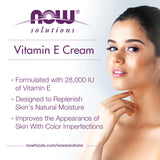 NOW Foods aplicar crema en mano para hidratación intensiva