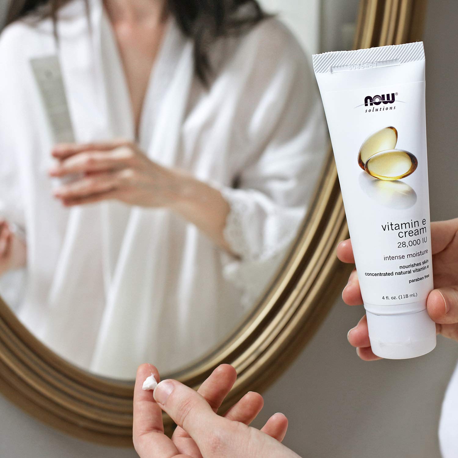 NOW Foods crema junto a objetos para comparar tamaño y porción