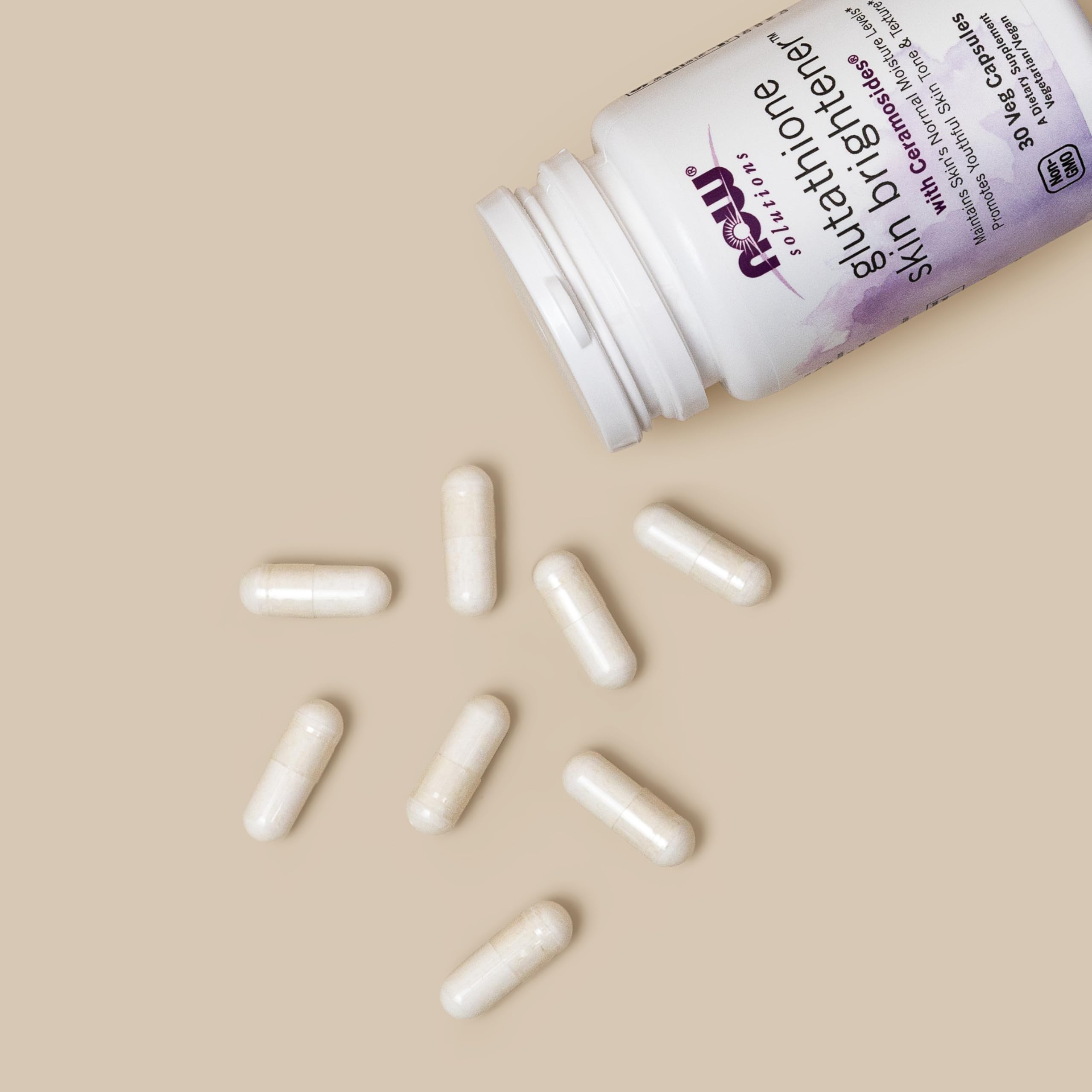NOW Foods producto en escena lifestyle que sugiere piel luminosa y bienestar