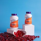NOW Foods persona tomando softgel en momento cotidiano saludable
