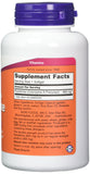 NOW Foods softgel en mano demostrando tamaño y facilidad de uso