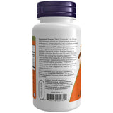 NOW Foods cápsula siendo tomada junto a un vaso de agua en contexto cotidiano