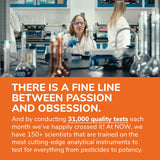 NOW Foods porción en mano para comparar tamaño y dosificación