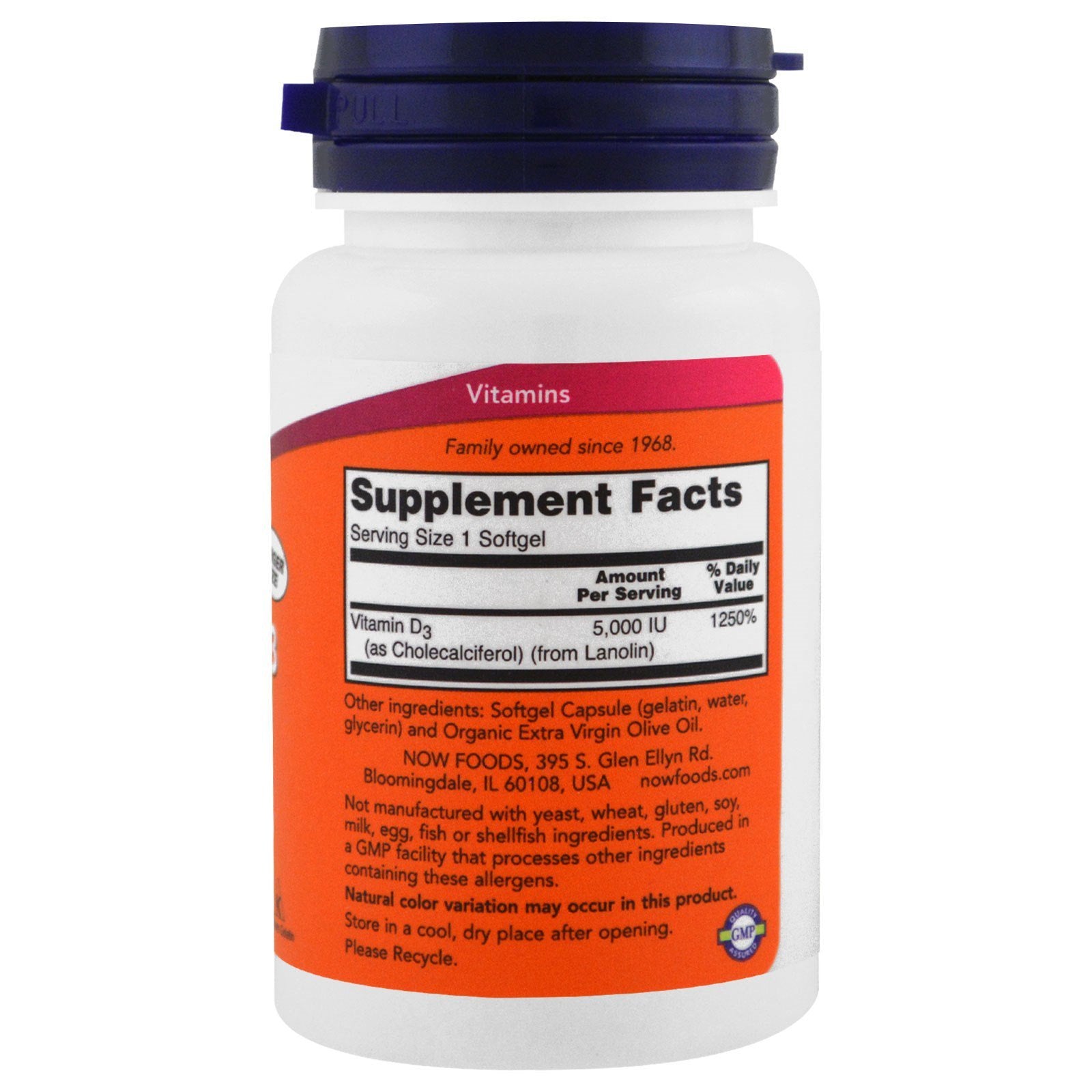 Now Foods softgels en la mano para comparar tamaño y dosificación clara