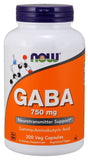NOW Foods cápsula en mano para comparar tamaño y facilidad