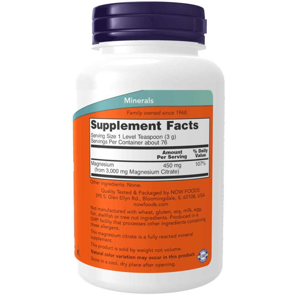 Detalle del polvo de NOW Magnesium Citrate mostrando textura fina y fácil disolución