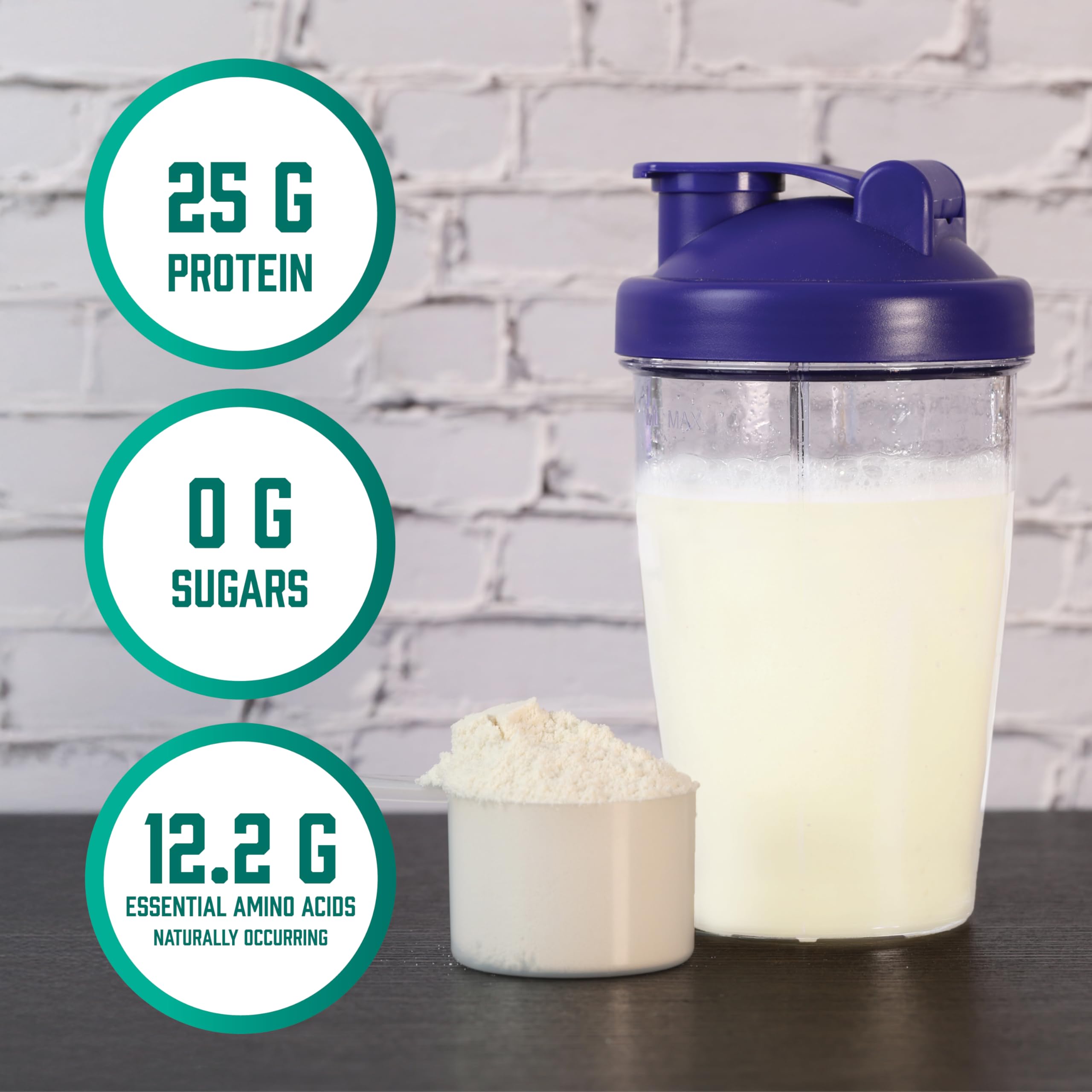Cuchara con porción de polvo NOW Foods lista para añadir a batido